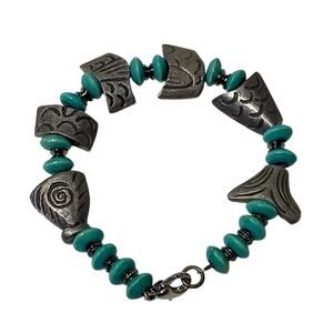 Vintage Silver Tone Turquoise Bead Articulated Fish Charm Bracelet Boho F16-58